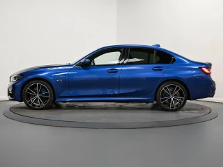 BMW 3 Series Image 4
