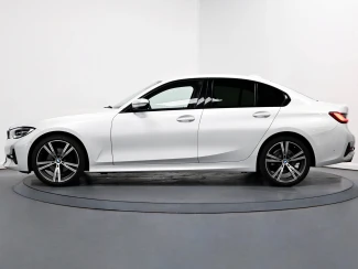 BMW 3 Series Image 4