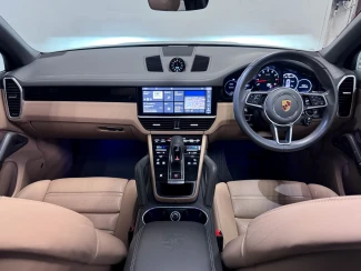 Porsche Cayenne Image 2