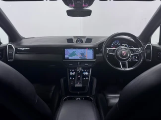 Porsche Cayenne Image 2