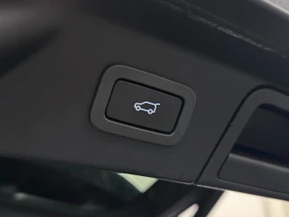 Land Rover Range Rover Velar Image 8