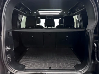 Land Rover Defender 110 Image 8