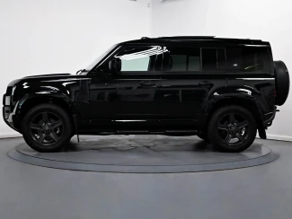 Land Rover Defender 110 Image 4