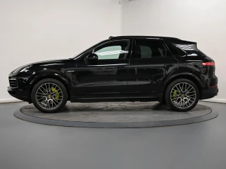 Porsche Cayenne Image 4