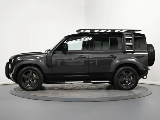 Land Rover Defender 110 Image 4