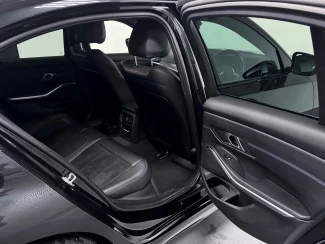 BMW 3 Series Image 8