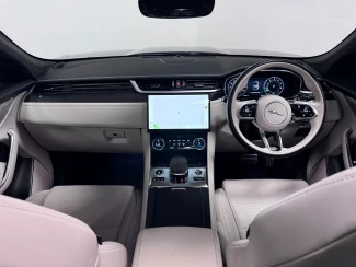 Jaguar F-PACE Image 2