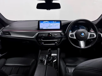 BMW 5 Series Image 2