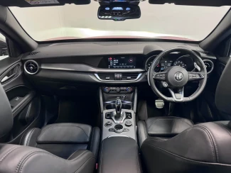Alfa Romeo Stelvio Image 2
