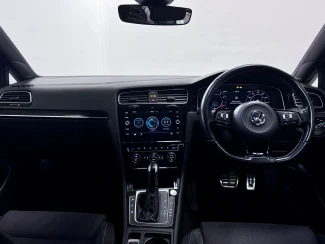 Volkswagen Golf Image 2