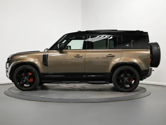 Land Rover Defender 110 Image 4