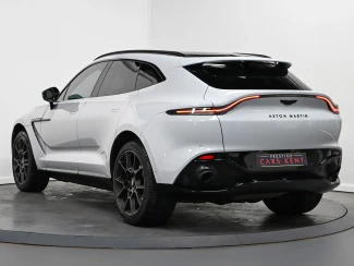 Aston Martin DBX Image 3