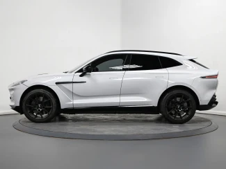 Aston Martin DBX Image 4