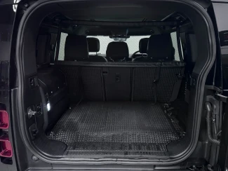 Land Rover Defender 110 Image 7