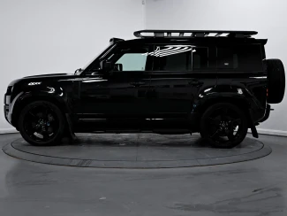 Land Rover Defender 110 Image 4