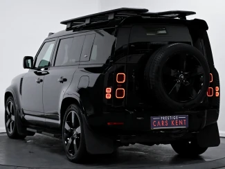 Land Rover Defender 110 Image 3