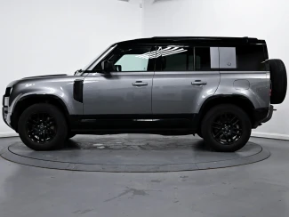 Land Rover Defender 110 Image 4