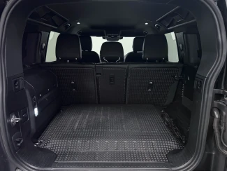 Land Rover Defender 110 Image 7