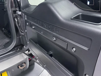 Land Rover Defender 110 Image 8