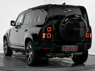 Land Rover Defender 110 Image 3