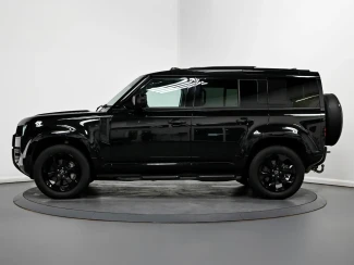 Land Rover Defender 110 Image 4