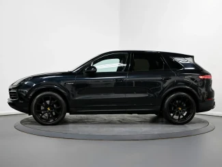 Porsche Cayenne Image 4