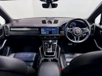 Porsche Cayenne Image 2