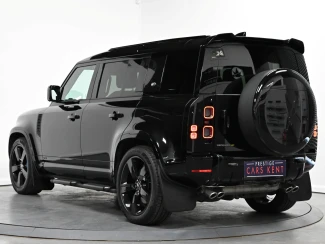 Land Rover Defender 110 Image 3