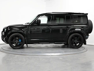 Land Rover Defender 110 Image 4