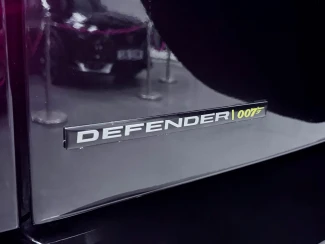 Land Rover Defender 110 Image 7