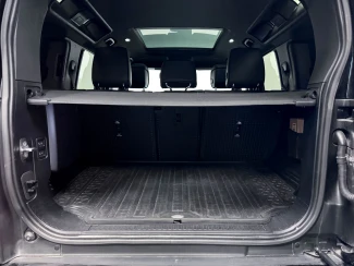 Land Rover Defender 110 Image 8