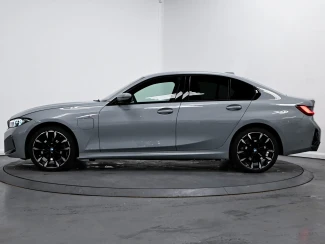 BMW 3 Series Image 4