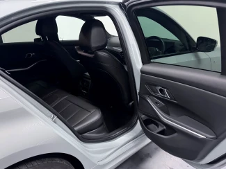 BMW 3 Series Image 8