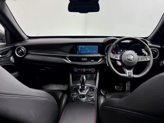 Alfa Romeo Stelvio Image 2