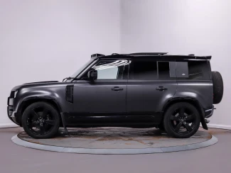 Land Rover Defender 110 Image 4