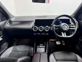 Mercedes-Benz GLA Image 2