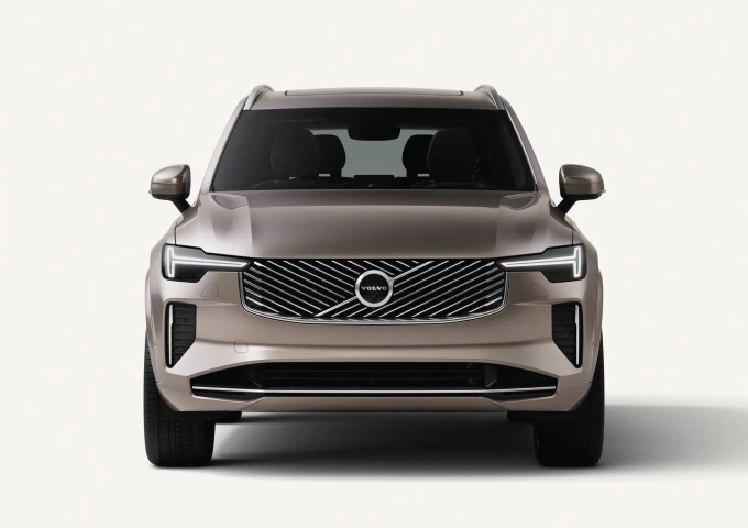 Exterior-bento-front-4x5-XC90-PHEV (1).jpeg