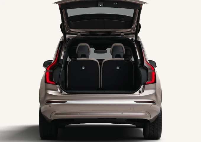 Exterior-bento-rear-open-4x5-XC90-MHEV.jpeg
