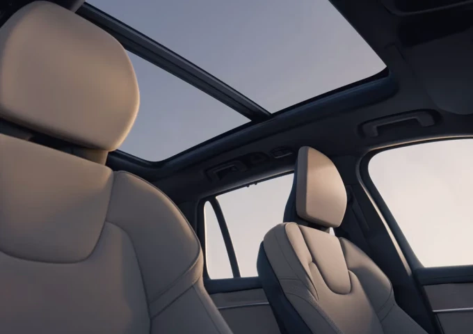 interior-cabin-highlights-3-4x3.avif