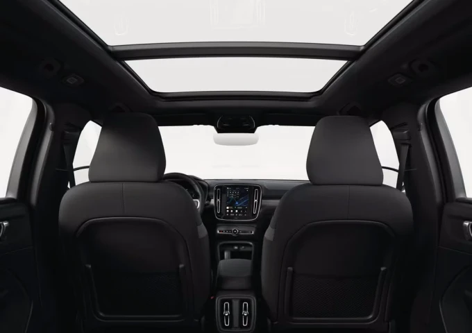 my26_ex40_int_rear_to_front_sunroof_4x3.avif