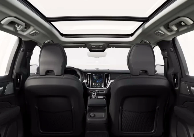 my26_v60_int_rear_to_front_sunroof_phev_4x3.avif