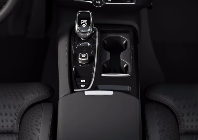 my26_v60_int_tunnel_charge_storage_phev_16x9.avif
