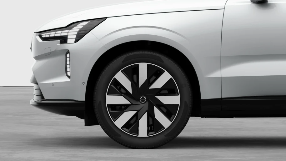 exterior-studioDetails-wheel_98DD89FF0931A172F4B3254008E197CD4141D96E.jpeg