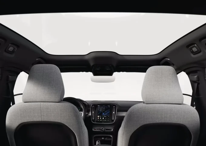 my26_ec40_int_rear_to_front_sunroof_16x9.avif