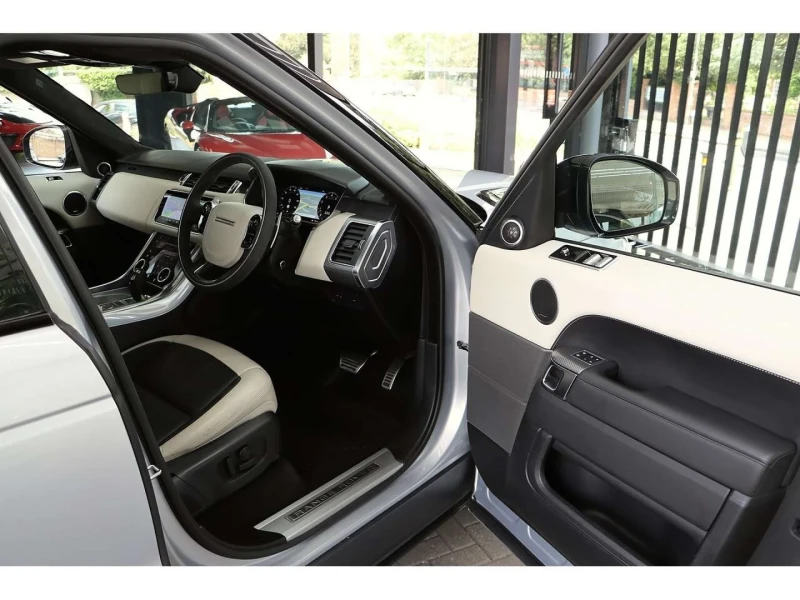 Vehicle image 18