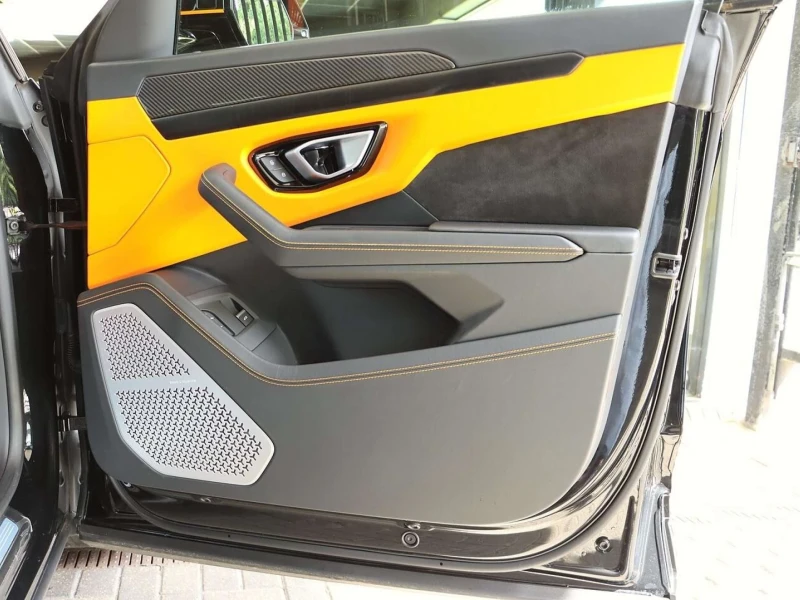 Vehicle image 24