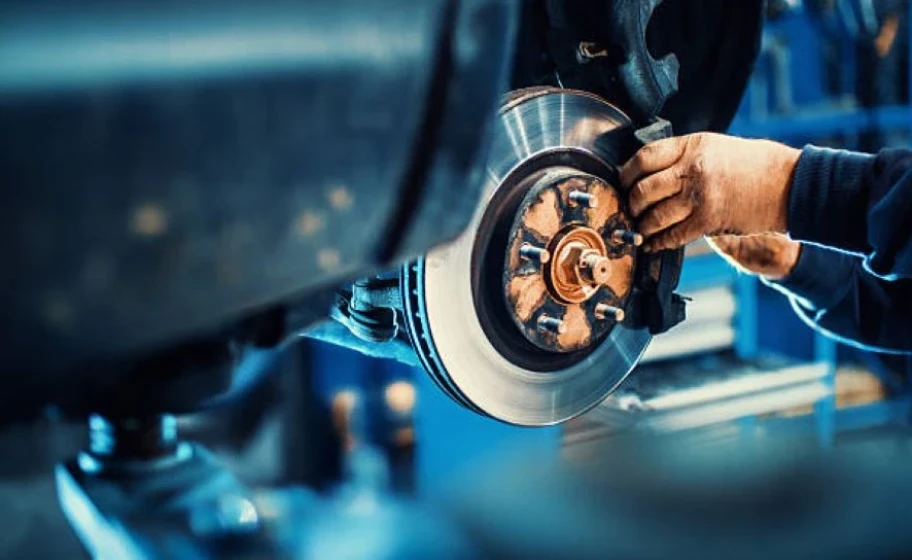 Brake pads replacement: how long they last and warning signs to watch