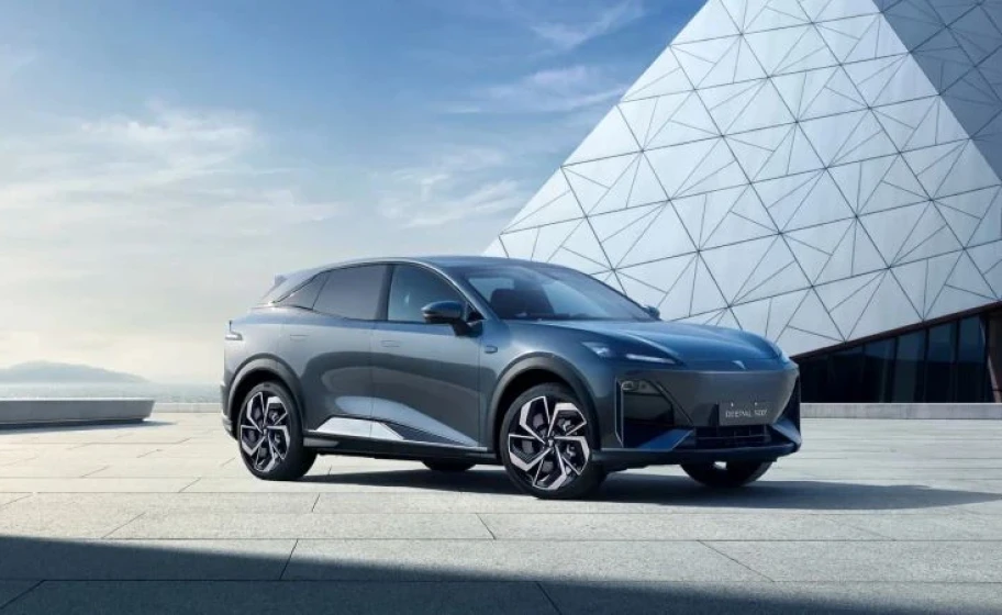 Future Cars: Technologies and Models Shaping 2025–2030 (Sandicliffe Insight)