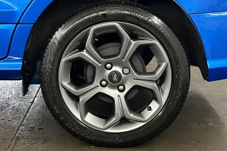 Vehicle Thumbnail 10