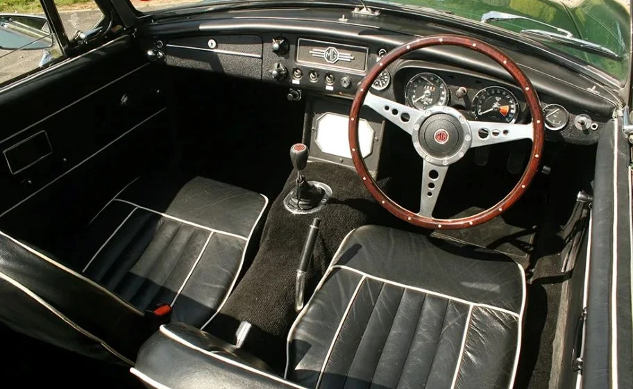 MG B: The Definitive Guide to Britain's Favourite Classic Sports Car